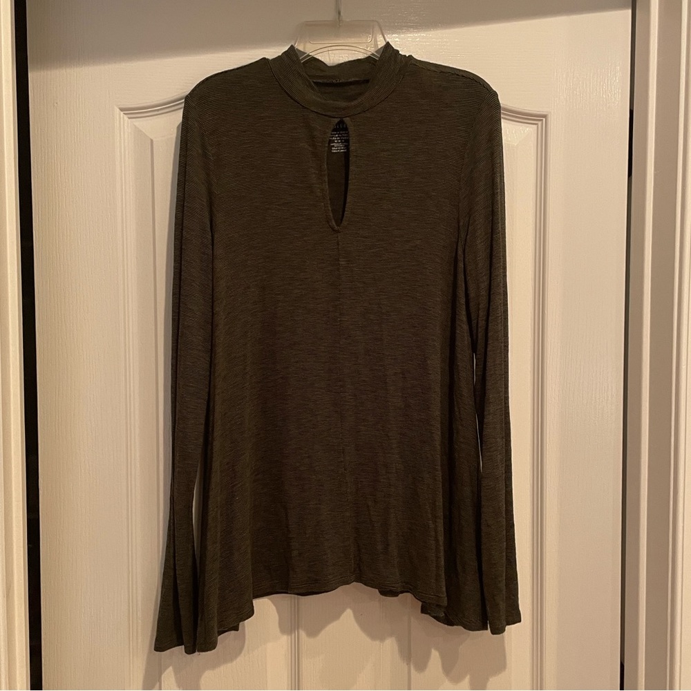 American Eagle Soft & Sexy Keyhole long sleeve top